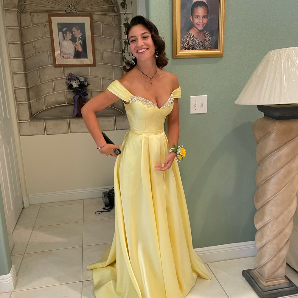 IT’S PROM SEASON!!! Sherri Hill Prom dress
